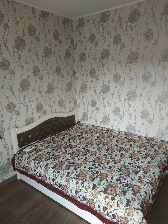 Двухкомнатная квартира с отдельными спальнями, балконом в центре