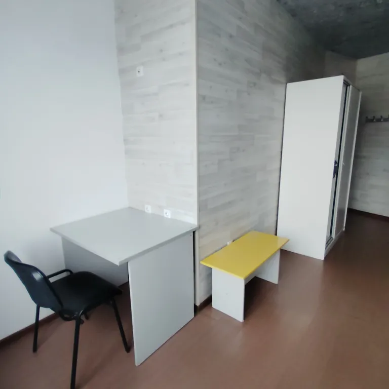 Студия в квартире с персональным санузлом и кухонным блоком