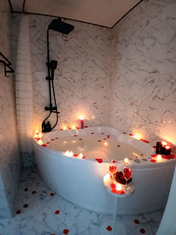 Квартира Квартира City SPA Studio с большой джакузи и тропическим душем в центре Минска — Минск