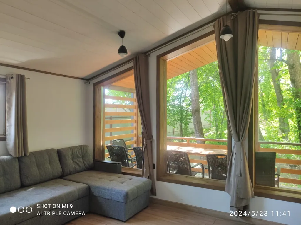 Новый стильный дом, большая лесная территория, недалеко от пруда с пляжем