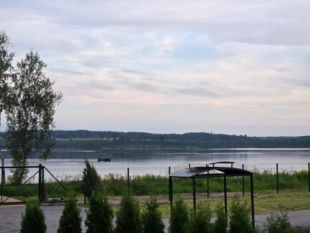 Коттедж Отдельностоящий дом с верандой и видом на озеро — Мичуринское