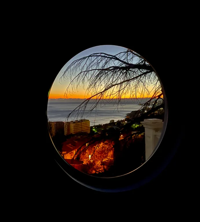 Студия с видом на море