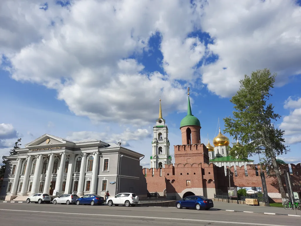 Студия через мост от Кремля