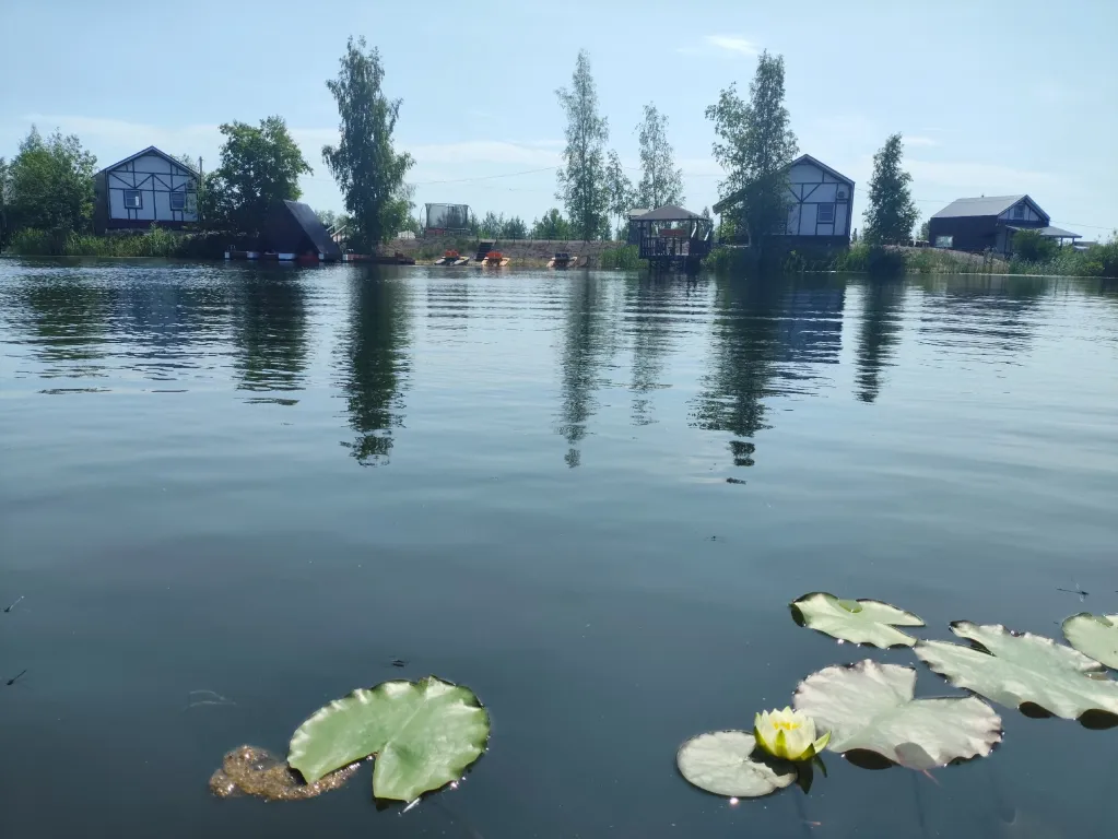 Дом отдыха на берегу озера