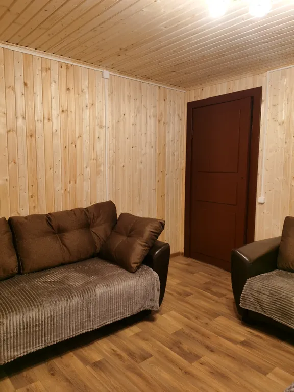 Коттедж Коттедж с баней, чаном и детской площадкой с батутом у озера, в бору — Ланино