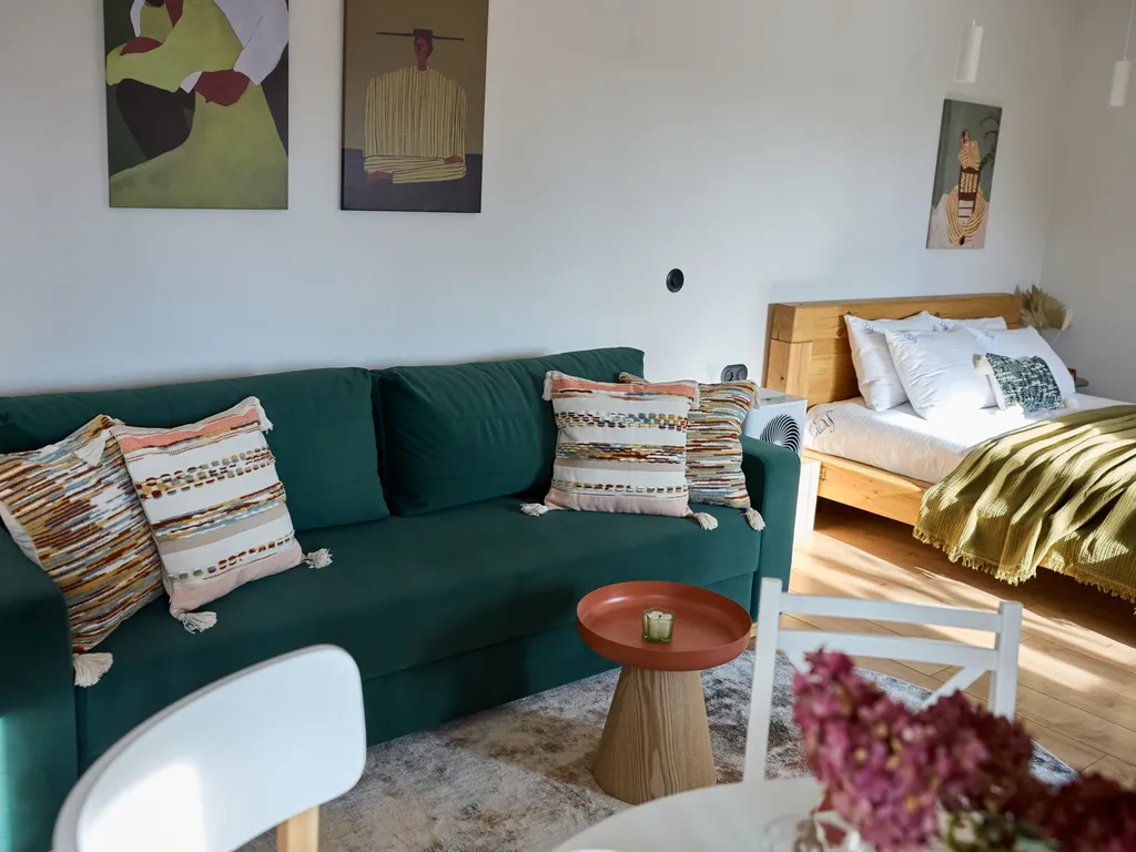 Яркая новая студия в самом центре