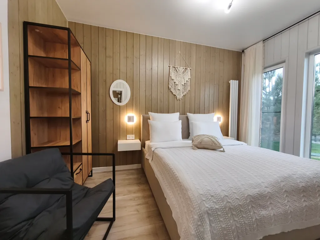 Skandi рыбка загородный дом у пруда в Подмосковье