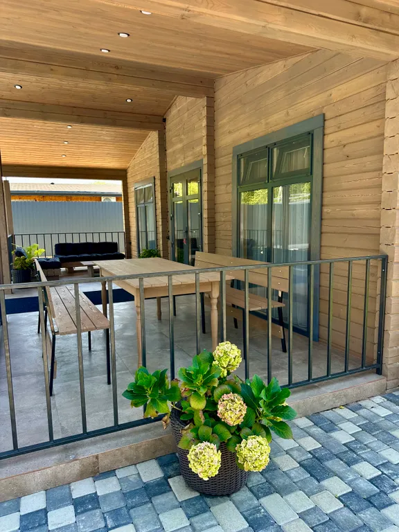 Дом с бассейном