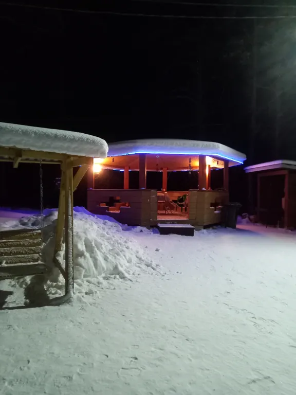 Уютный дом на берегу озера