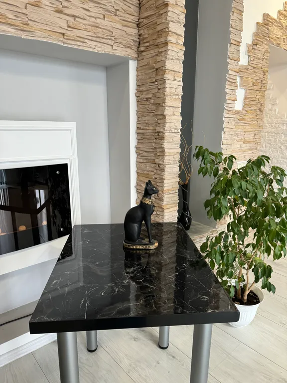 Красивая трёхкомнатная квартира в центре с видом на площадь