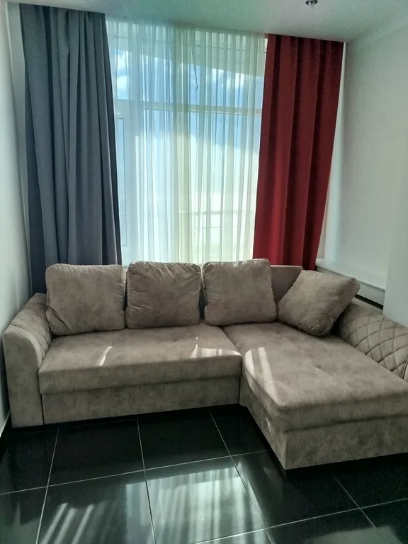 Огромная квартира с бассейном и видом на море