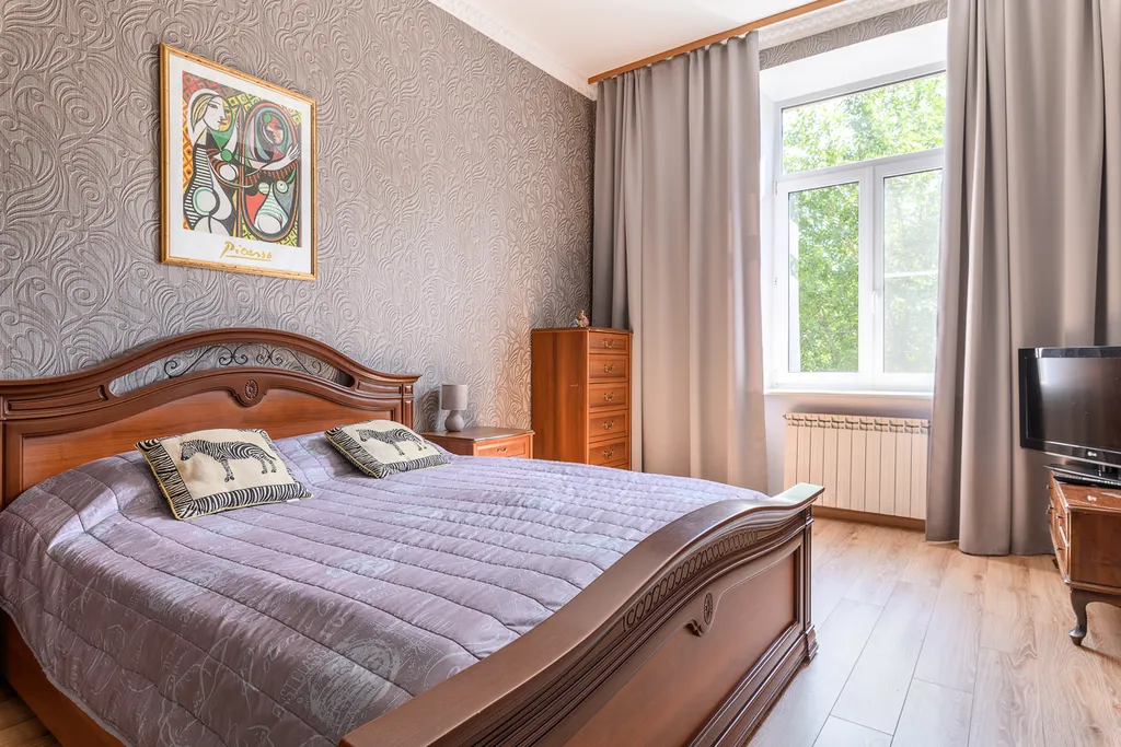 Роскошная квартира с балконом и парковкой рядом с Петропавловкой