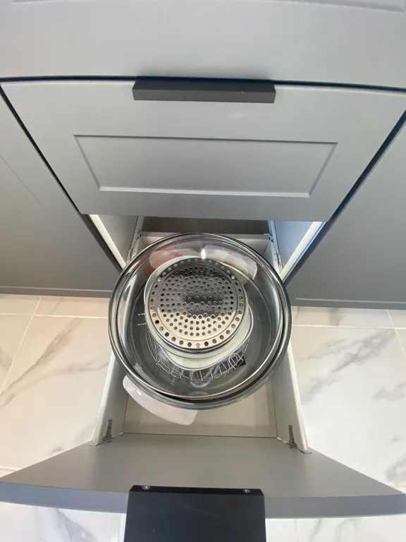 Загородный дом в черте города с озером