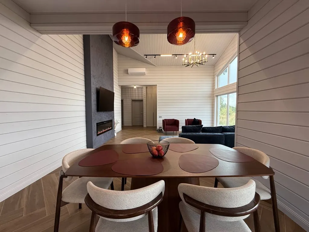 Загородный дом с большой террасой, кострищем и финской сауной