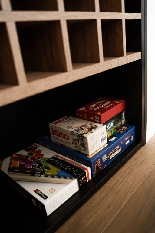 Новый стильный дом с зоной SPA, камином и красивым садом у леса