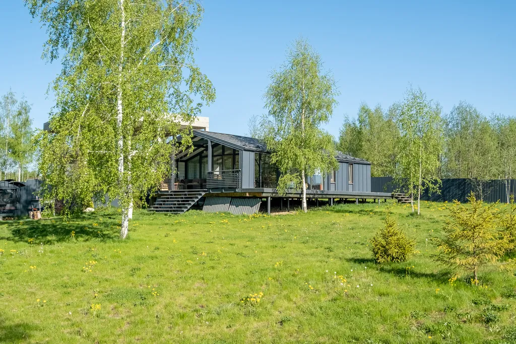 Цветочный домик с камином