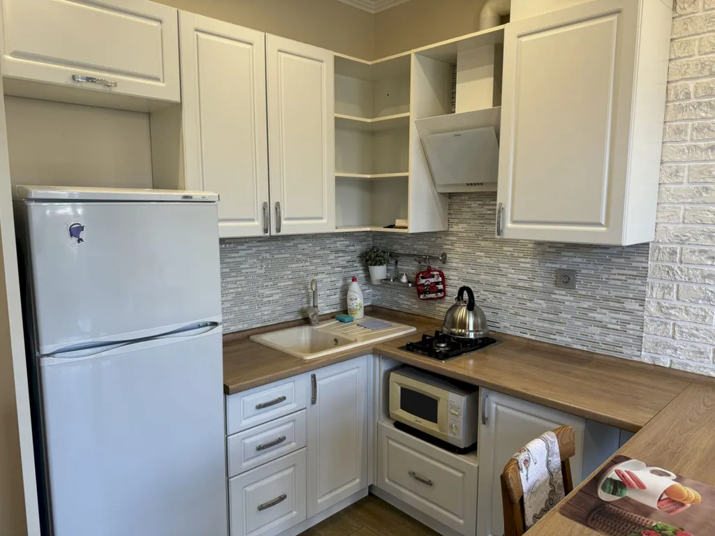 Квартира 1-комнатная квартира, 12 минут до центрального пляжа, балкон вид на горы — Геленджик