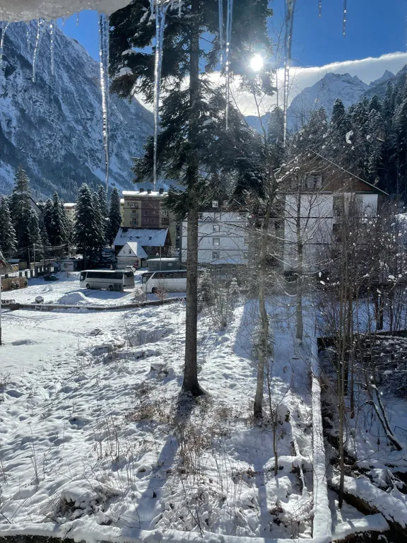 Домик с видом на горы