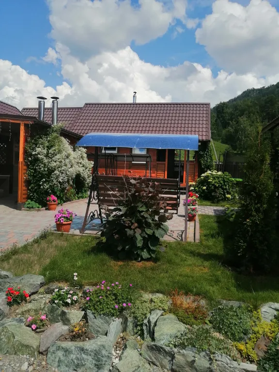 Домик в горах Алтая