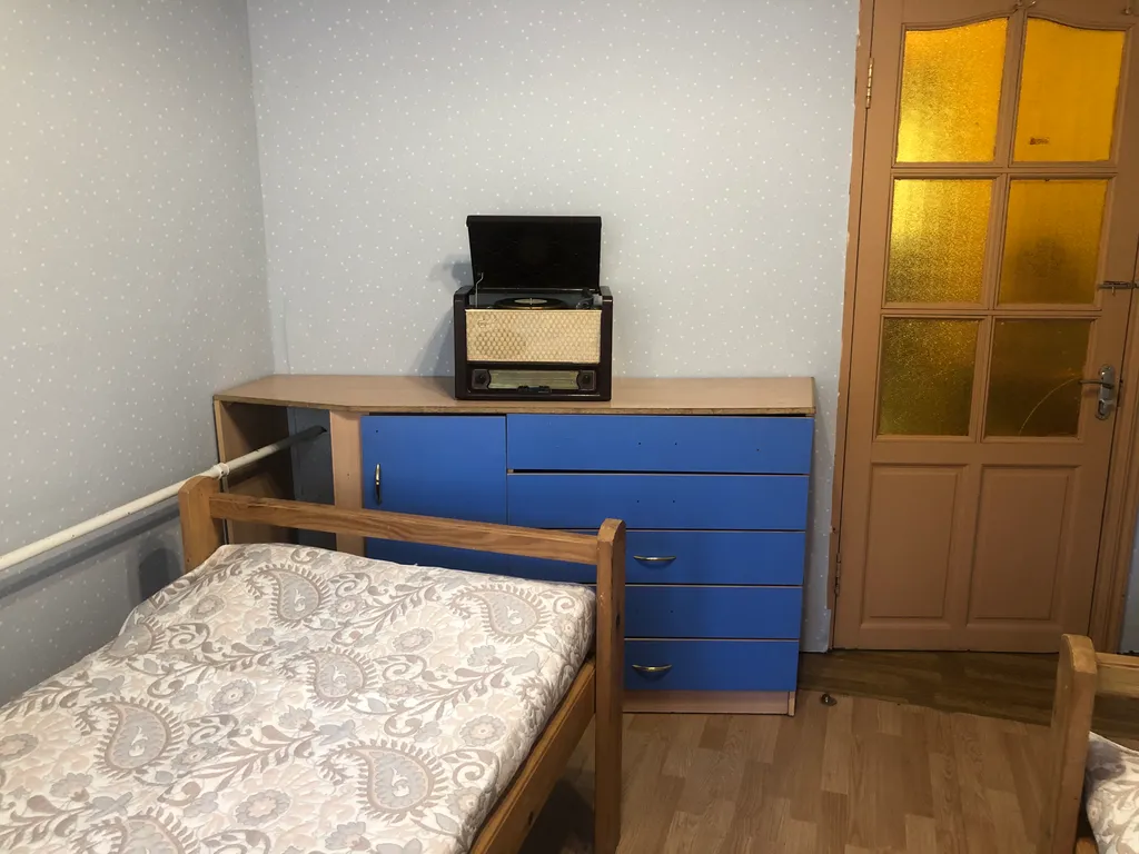 Уютная комната в 4х комнатной квартире с балконом рядом парком отдыха