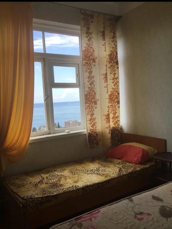 Квартира 3-х местная комната с кондиционером с прямым видом на море — аренда посуточно в Гагра