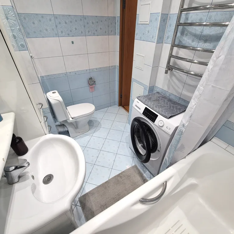 Большая светлая квартира на Колпакова