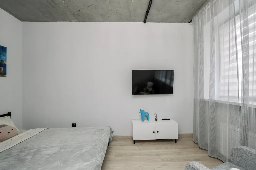 Милeйшaя студия с балконoм в центре гоpодa