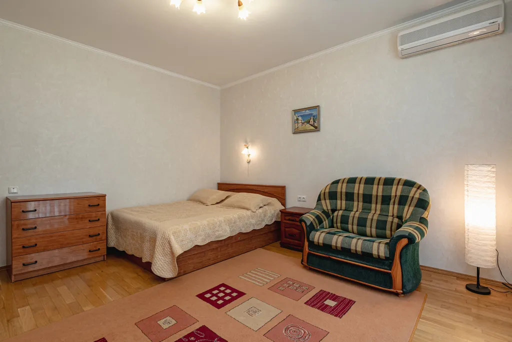 Уютные апартаменты в центре Ялты с видом на горы с 3-балконами