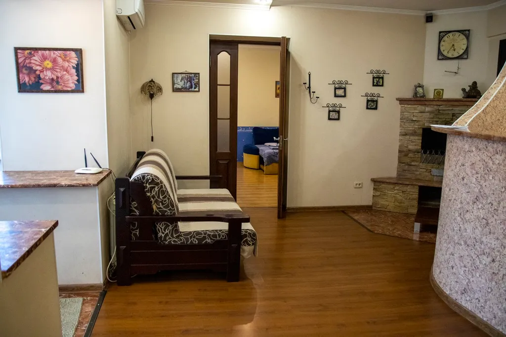 Квартира с камином рядом с морем