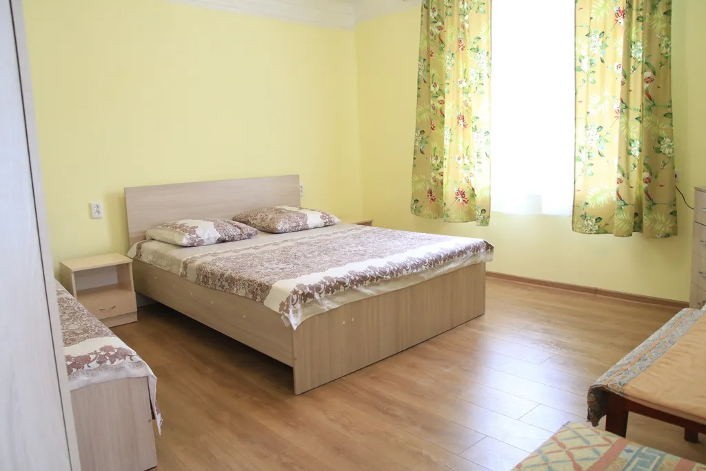 Уютная квартира в частном зелёном дворе — аренда посуточно в Гурзуф