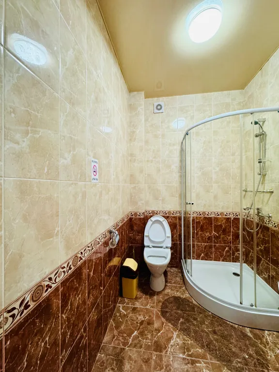 Трехместный номер с балконом, с видом на горы