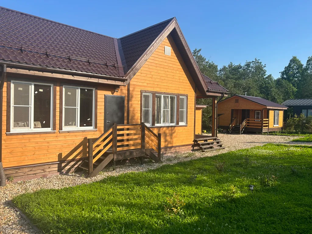 Новый коттедж для отдыха у реки с бассейном и баней