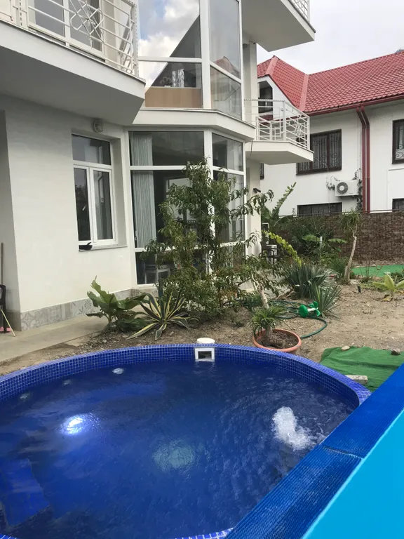 Новый дизайнерский европейский дом недалеко от моря, у Ялта интурист