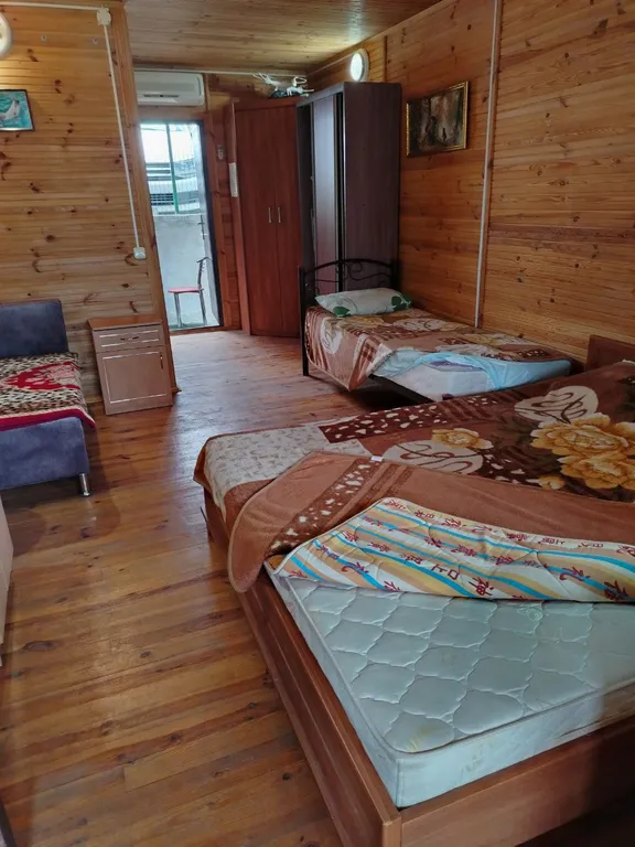 Экологичный деревянный коттедж в можжевеловой роще