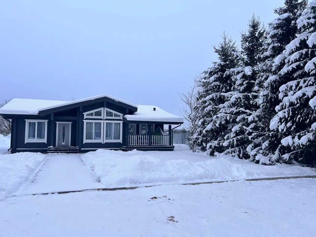 Коттедж 3-комнатный Дом — Волхов