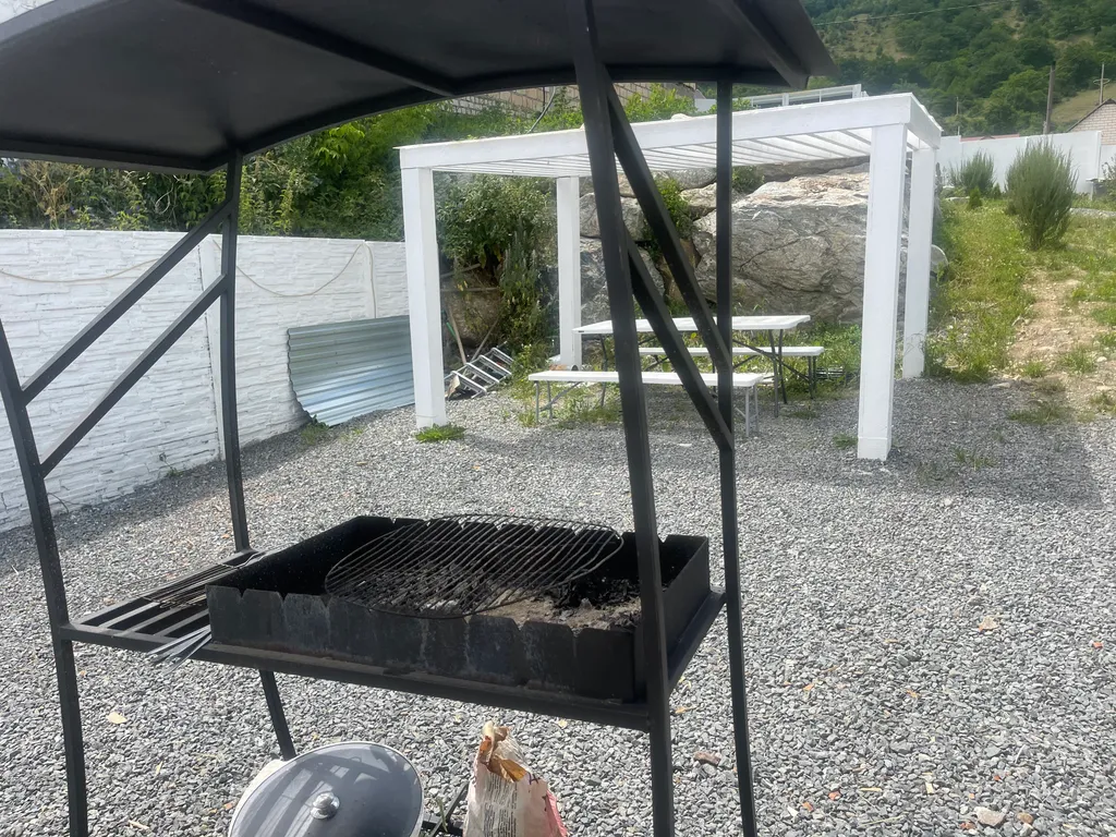 Коттедж Neon с видом на горы, подогреваемым бассейном, баней, чаном