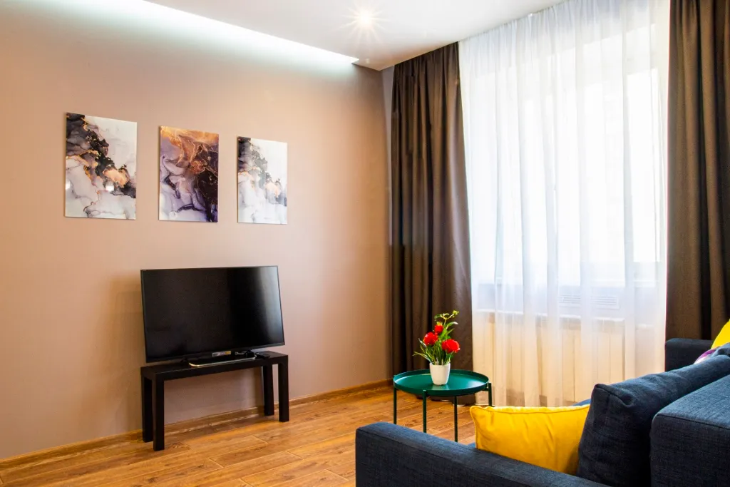 Современная студия бизнес класса с выходом в парк