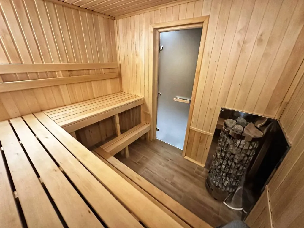 Барн-хаус 1 с чаном и сауной в сосновом лесу