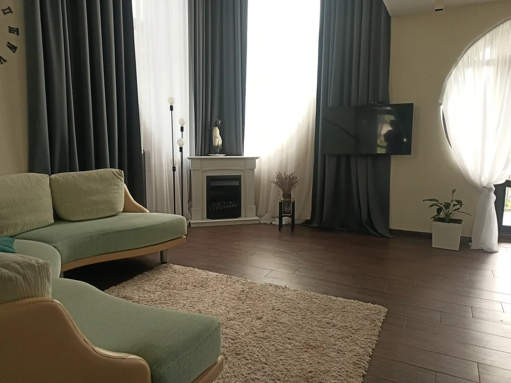 Стильный дом у реки с баней