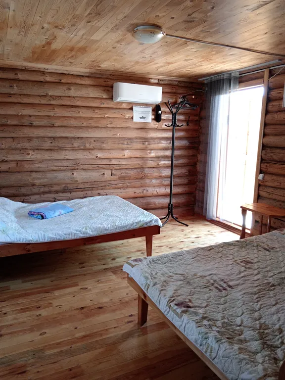 Гостевой домик вдали от берега и шума с кухней, туалетом, душем в домике