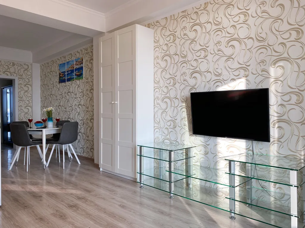 2-комнатные видовые апартаменты с бассейном у моря