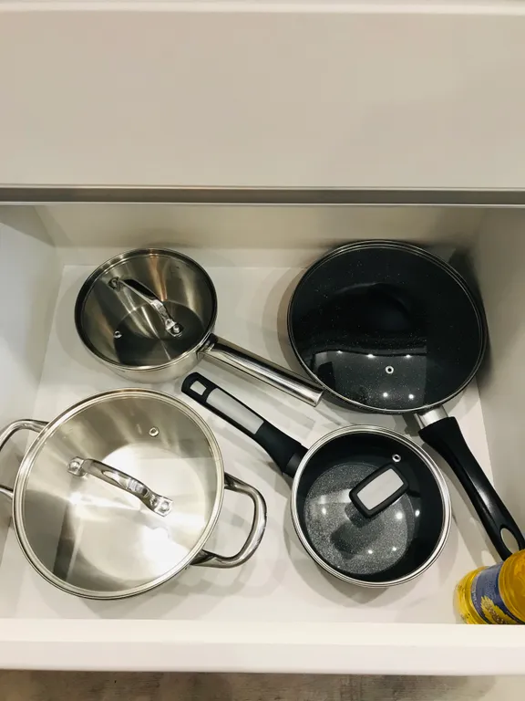 Современная шикарная с новым дизайнерским ремонтом квартира