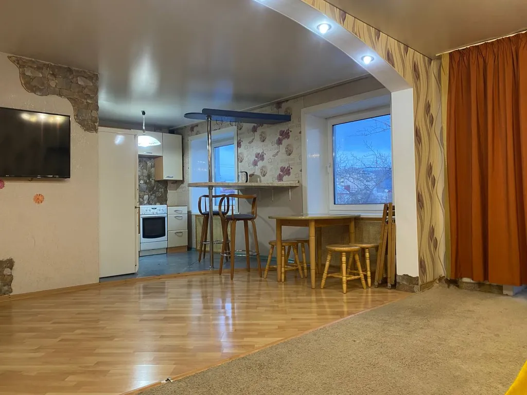 Двухкомнатная квартира рядом с ЖД-вокзалом