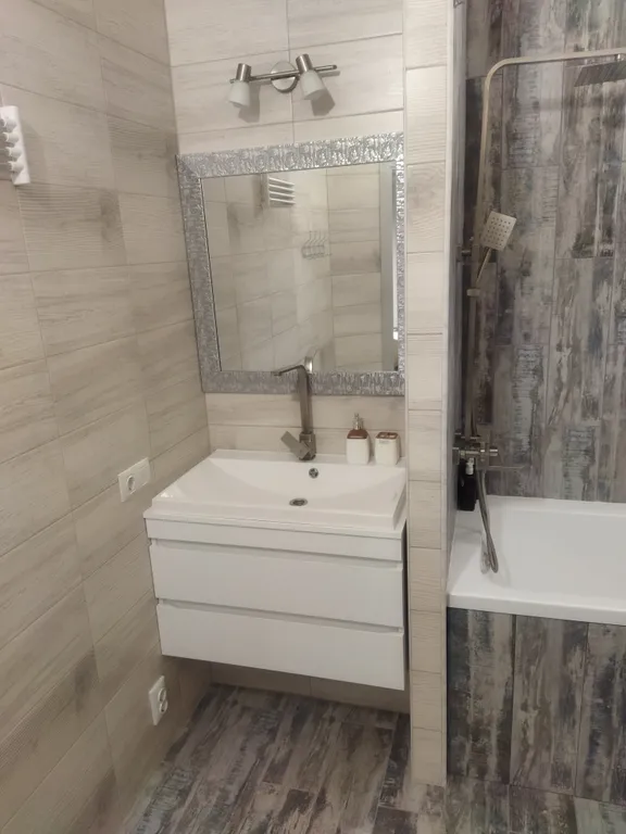 Новая 1-комнатная квартира с отличным ремонтом и двумя спальнями