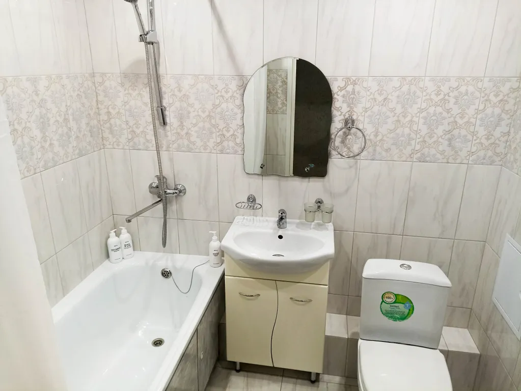 Стильная просторная квартира с модными кроликами в Орбите