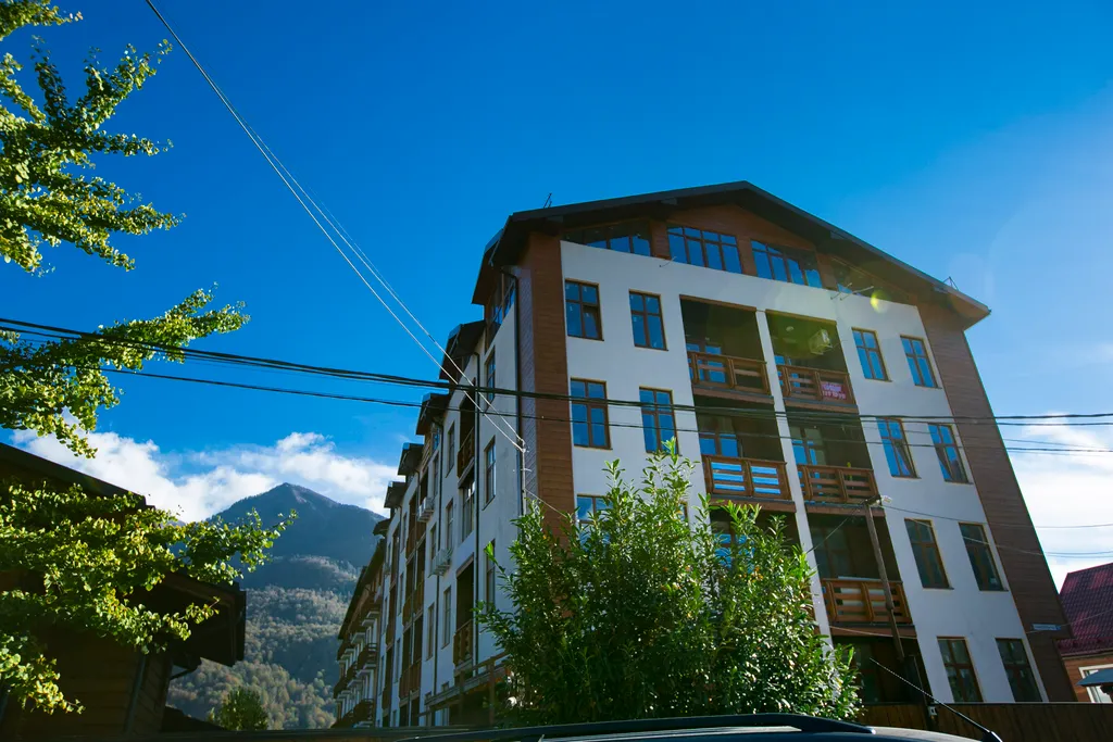 Студия с видом на рассвет в горах, с кухней и балконом