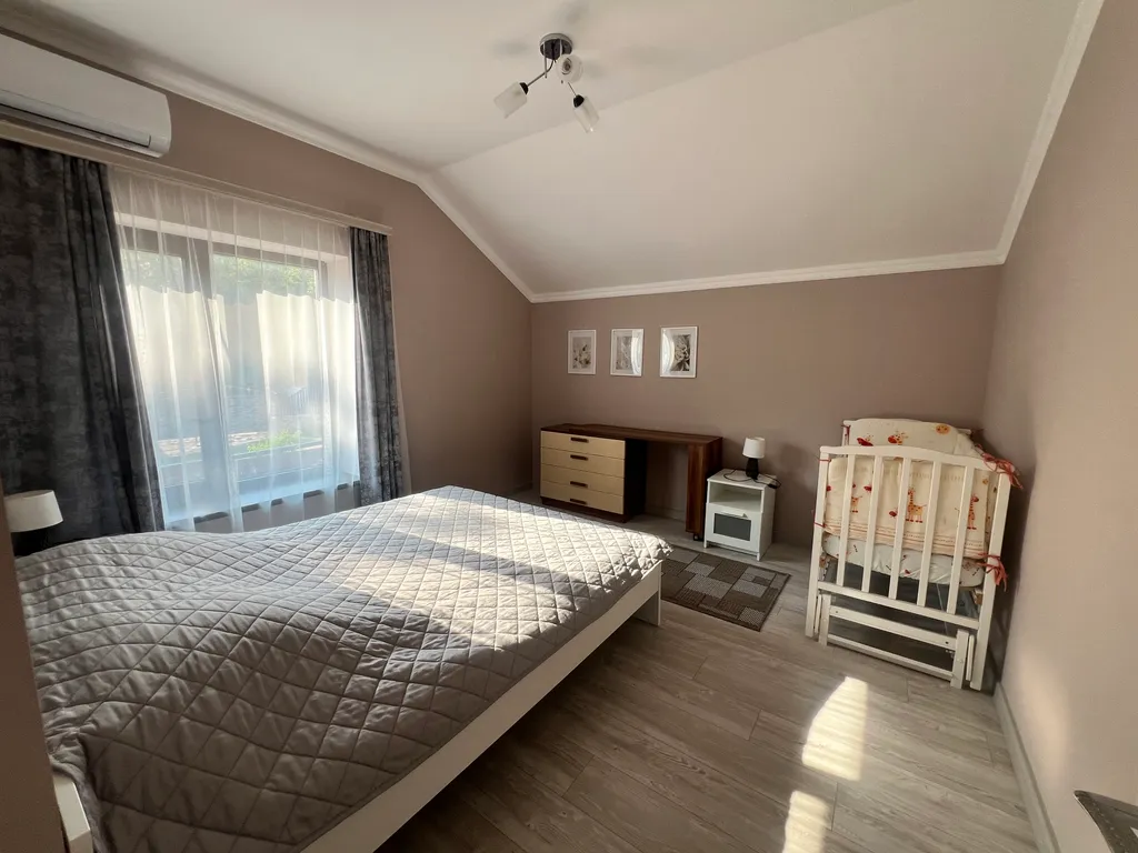 Большой дом с бассейном