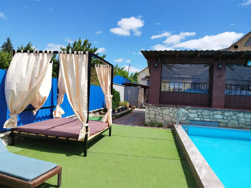 Коттедж Гостевой дом с баней на дровах и видом на горы — аренда посуточно в Волжский