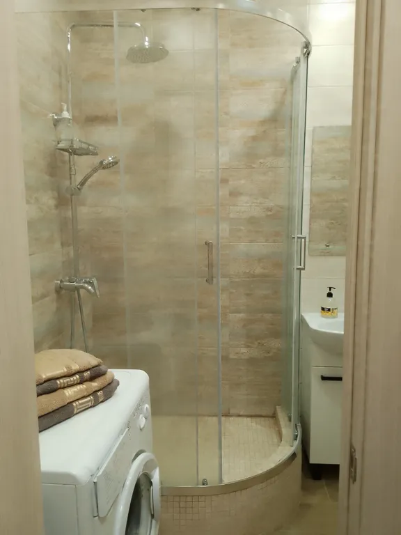 Красивая студия в центреЗаселение с14-22 часов.Паспорт РФ.залог 2000