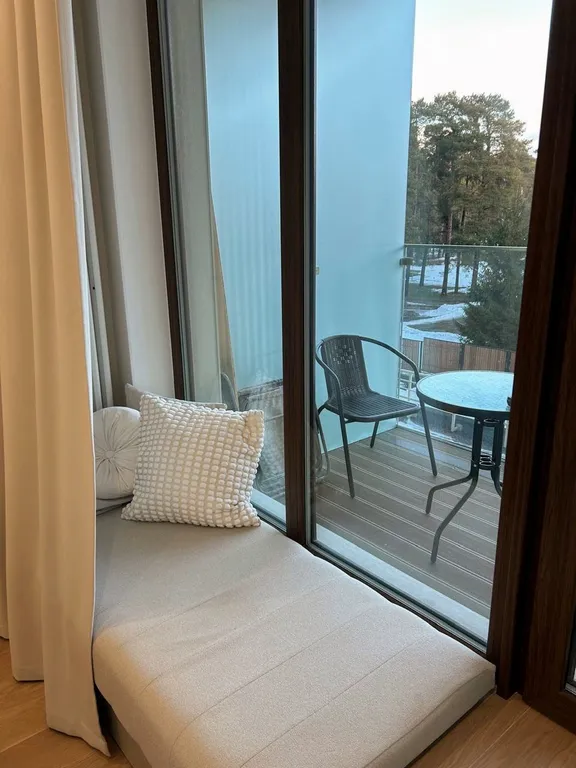 Белая студия-кинотеатр